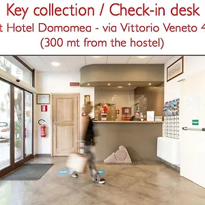 https://piccolo-catalunya-hostel.in-sardinia.net